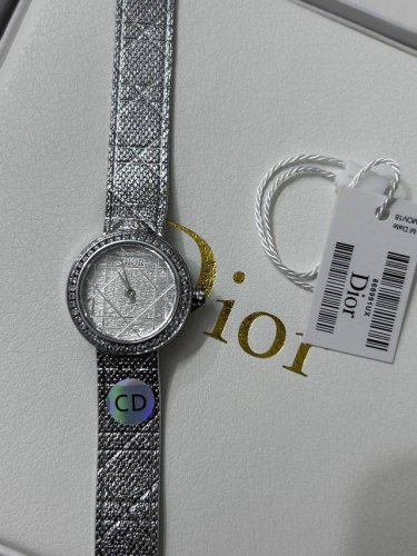 Exclusive photos of Christian Dior ladies watch with quartz movement