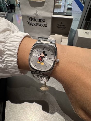 A unique and cool combination Omega TV Mickey Mouse VS Donald Surprisingly low