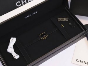 Gg This pin-buckle Chanel black and gold Sugar Cube ladies' quartz watch, size 2