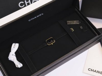 Gg This pin-buckle Chanel black and gold Sugar Cube ladies' quartz watch, size 2