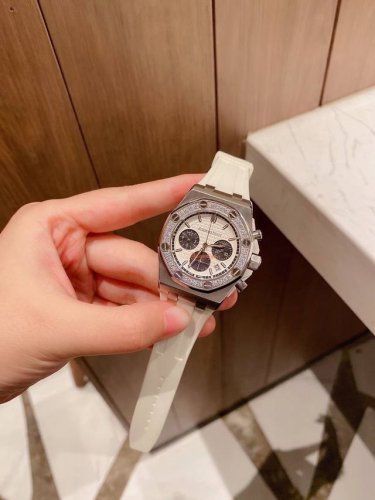 Ap-Audio Piguet Royal Oak Offshore Series: Super Cool Women's Wear - Colorful De