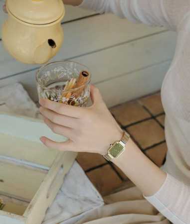 My heart is fluttering with this light spring-themed watch in sage green - Click Image to Close