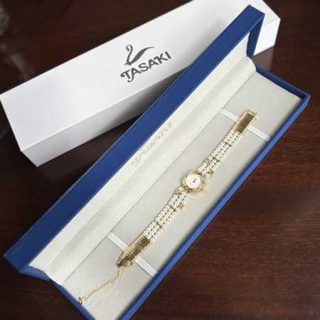 Tasaki Triple Pearl and Diamond-Set Watch! Featuring the classic swan logo at 1 - Click Image to Close