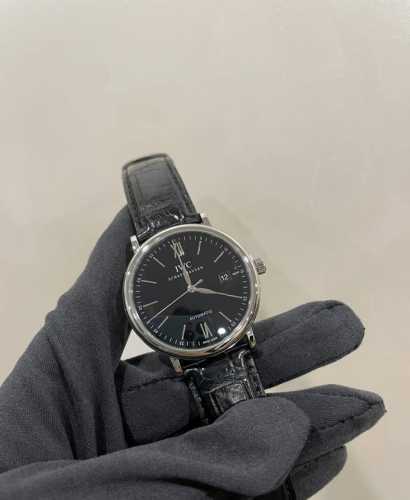 The Iwc IW356502 watch in the Portofino series is quite captivating. As a world-