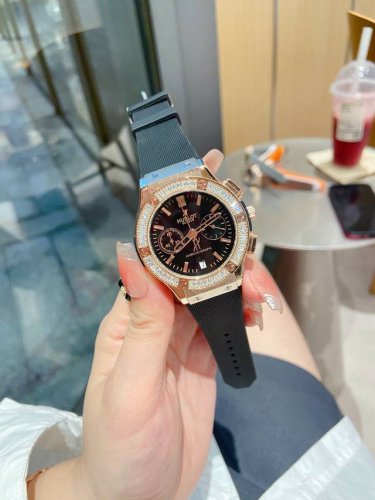 Hot-Selling Hengbao Has Arrived... The Quartz Model With A Single Row Of Square