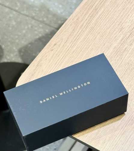 I was amazed by the real Dw watch! The white dial and gold strap are such a perf