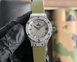 The highest version of the original mold is a replica of Hublot's classic fusio