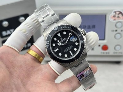 B presents the new Rolex Yacht-Master 42Mm series. The watch case boasts robust