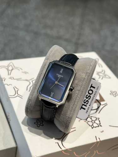 The newest Tissot Little Beauty series T160 is very simple overall. The 21.8X30