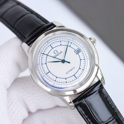 Classic watch collection makes a stunning debut. Perfectly recreating unique tex