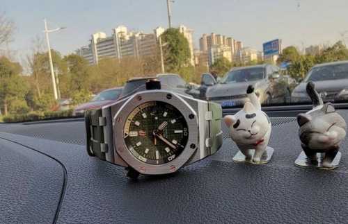 Brand: A Audemars Piguet Royal Oak Offshore : Series: 15703 Series Design: The