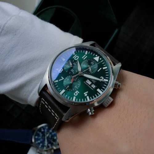 Model Iw377709, a new model debuts! The IWC Pilot's Watch boasts the hallmark qu