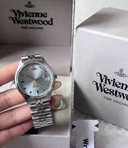 Vivienne Westwood, oh my god, this watch is absolutely gorgeous! It's so beautif