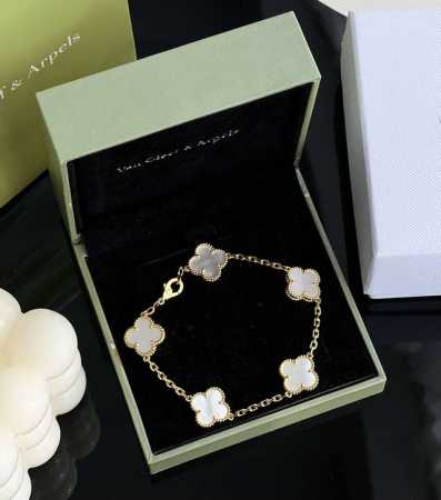 Van Cleef & Arpels' "5-Flower White Mother-Of-Pearl Bracelet" Is Very Elegant. T - Click Image to Close