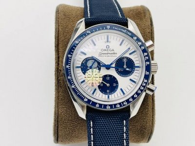 Os Factory highly recommends Snoopy's new product! Paired with a blue nylon stra