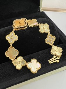 Vca Van Cleef & Arpels watch made of 925 sterling silver, made of natural gemsto