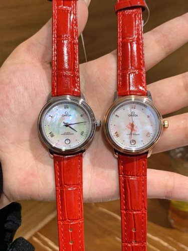 white gold Omega De Ville 32mm ladies' quartz watch has attracted a loyal follow