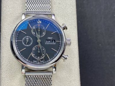 passionately interprets the IWC Portofino Chronograph . The watch measures 42mmx