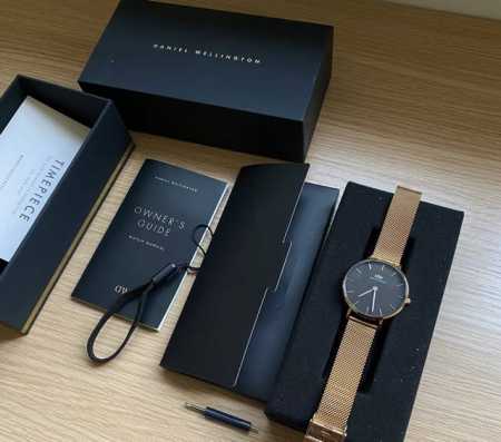 Simple Design: This Dw couple's watch boasts a simple yet stylish design, perfec - Click Image to Close