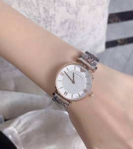 Armani's "White Moonlight" and "Starry Sky" watches are truly a hit! The exquisi