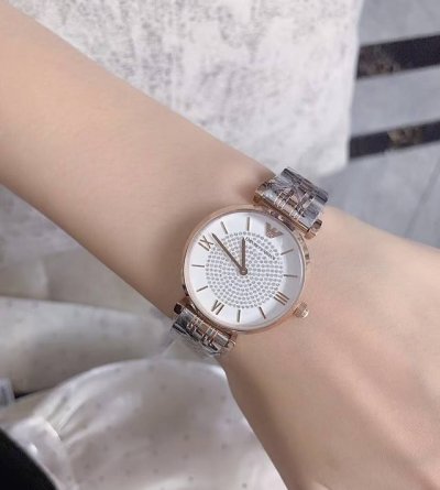 Armani's "White Moonlight" and "Starry Sky" watches are truly a hit! The exquisi