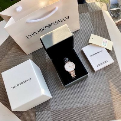 Original genuine special channel goods! Armani Armani women's watch. A must-have