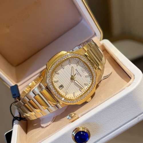 Patek Philippe - Nautilus 7118 Series - Diamond Ring is absolutely gorgeous! It'