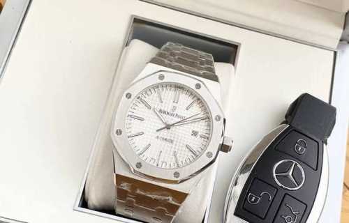 The high-value, waterproof watch you've been waiting for is here! The Royal Oak