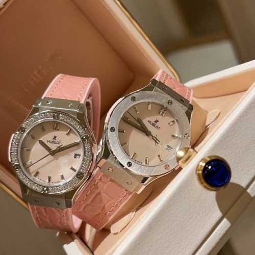 White, single-row diamond-set, original-mold replica of the Hublot Classic Fusio