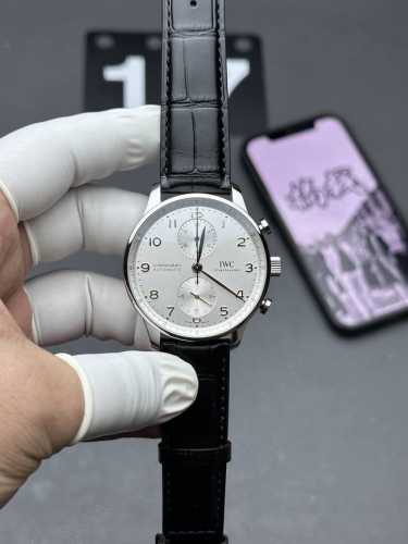 The real top version is not afraid of comparison. The IWC gold needle transparen
