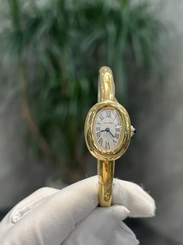 Exclusive photos of the new bathtub bracelet watch, part of the classic Baignoir