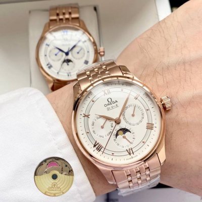 De Ville upgraded multi-functional model uses a multi-functional 3836 movement,