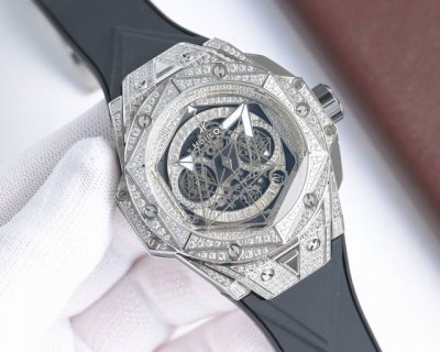 Hublot's new Big Bang Sang Bleu II T-Diamond Tattoo watch, once again collaborat