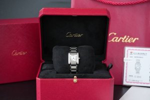 Francaise Tank women's watch with genuine diamonds! The case is set with 22 larg