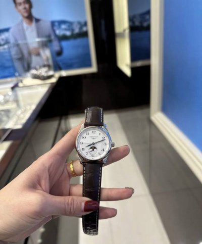Longines Master Men's True Moon Phase Moon Phase Changes with Time L2.919.4.78.6