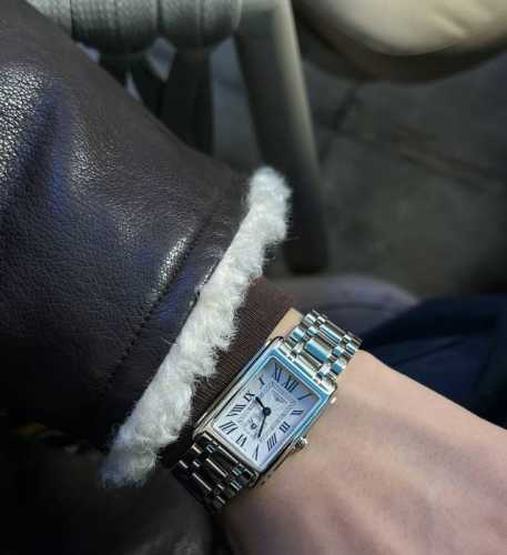 The Longines DolceVita mini square watch is absolutely stunning! [Thumbs up] The