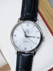 A must-have for men, Omega De Ville 424.13.40.20.02 1 39.5MM silver dial stainle