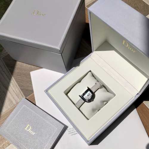 Let's get something substantial! A Dior watch I found at a Japanese secondhand s