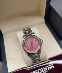 I fell in love at first sight with the new Longines "Energetic Pink"! The new Lo