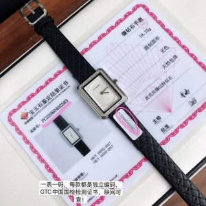 Small Chanel square, Nan Qiao's Boy.Friend watch, as a subversive female design