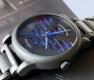 I was instantly mesmerized by the skeletonized eagle gears the moment I put it o