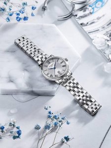 Tissot's new Carson Zhenwo simple dial scale quartz steel strap women's watch T