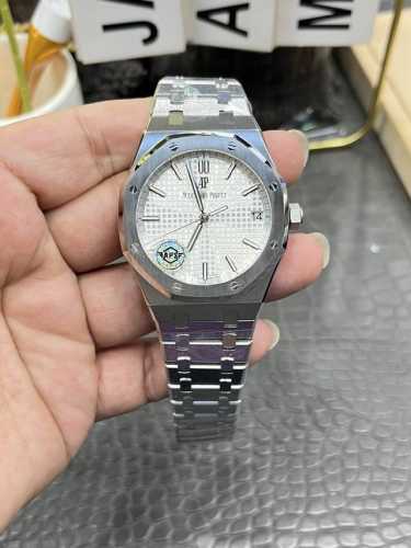Audemars Piguet Royal Oak Series 41Mm, Featuring The Audemars Piguet-Exclusive C