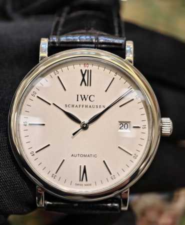 As IWC's entry-level model, the Portofino immediately evokes its classic round d - Click Image to Close