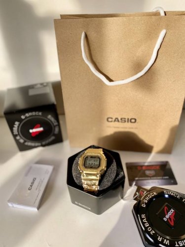 is a super model, a must-have for summer! The Casio special edition Gmw-B5000 sq