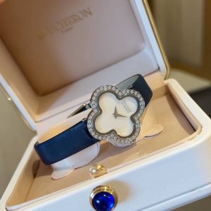 White Gold Brand: & - Van Cleef & Arpels Series: Four-Leaf Clover Movement:Swiss