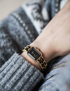 Charming old timesChanel vintage style sugar cube watchHigh-quality texture and