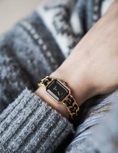 Charming old timesChanel vintage style sugar cube watchHigh-quality texture and