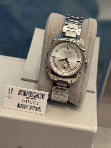 Gucci's new watch exudes elegance! From the Gucci Interlocking series, the cushi