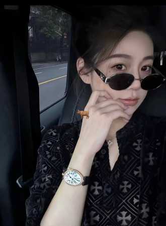 Upgraded version of the scratch-resistant glassBreguet Queen of Naples makes a s - Click Image to Close